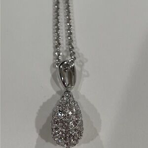 Like New.  Vantel Pearls  “Prestige” Silver Necklace.
